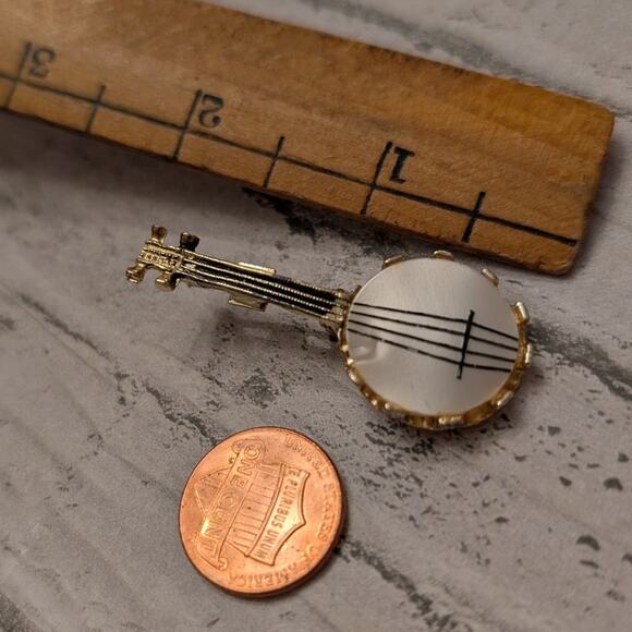 Mother of Pearl Gold Tone Banjo Brooch Instrument - Picture 6 of 6
